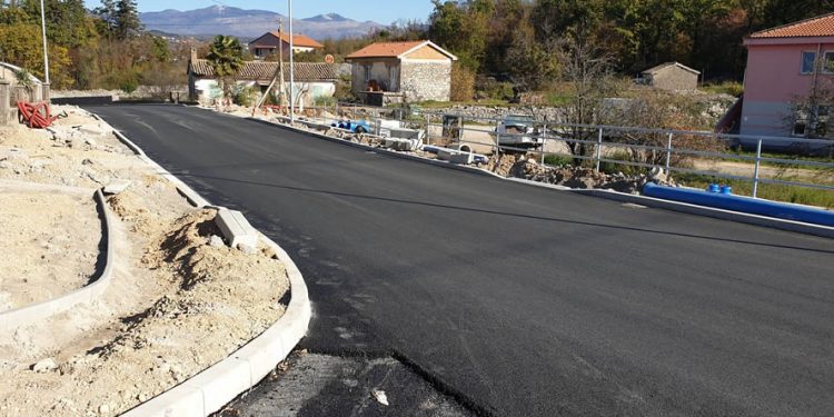 Asfaltirana cesta u Žegotima