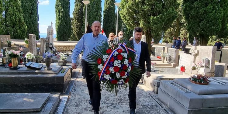 U povodu Dana državnosti Republike Hrvatske položeni vijenci na Gradskom groblju Kastav