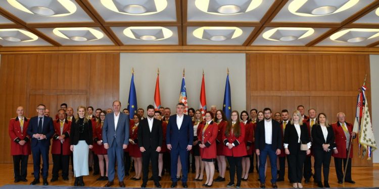 Predsjednik Milanović primio predstavnike Grada Kastva i članove Glazbenog društva Spinčići