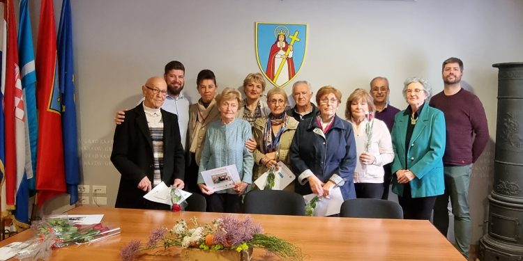 Kastavski umirovljenici završili tečaj informatike