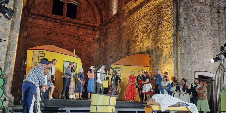 “Duhi” oduševili prepunu Crekvinu