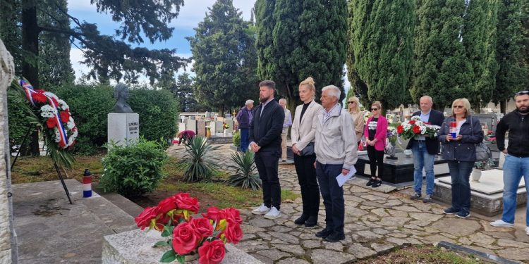 Izložbom i polaganjem vijenaca obilježen Dan oslobođenja Kastva