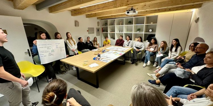 Održan strukturirani dijalog između mladih i predstavnika gradske uprave