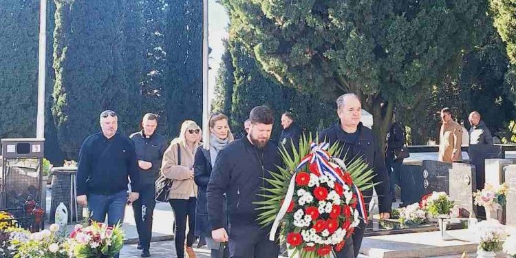 Položeni vijenci u sjećanje na žrtve Vukovara i Škabrnje