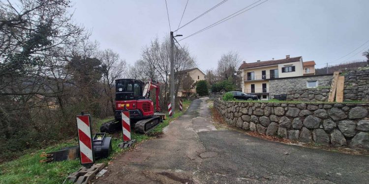 Asfaltiranja u Trinajstićima