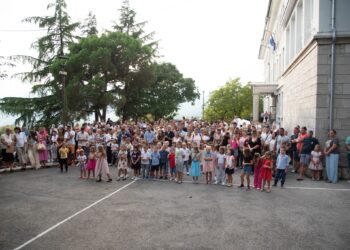 U školskim klupama 91 prvašić