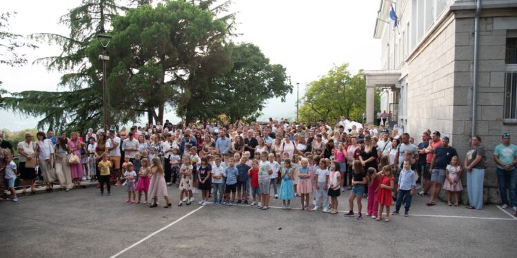 U školskim klupama 91 prvašić